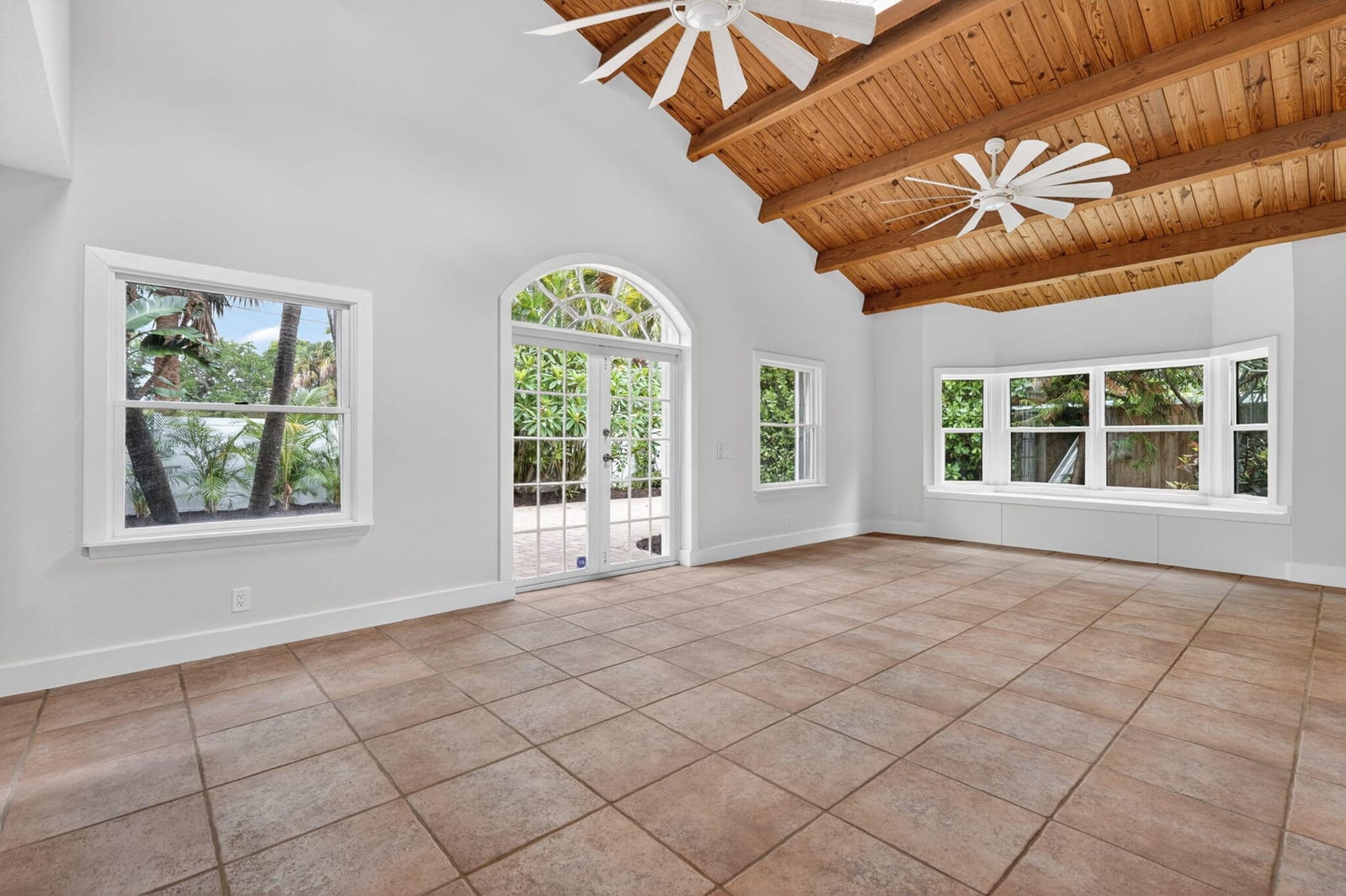 606 Paulina Road — photo 4