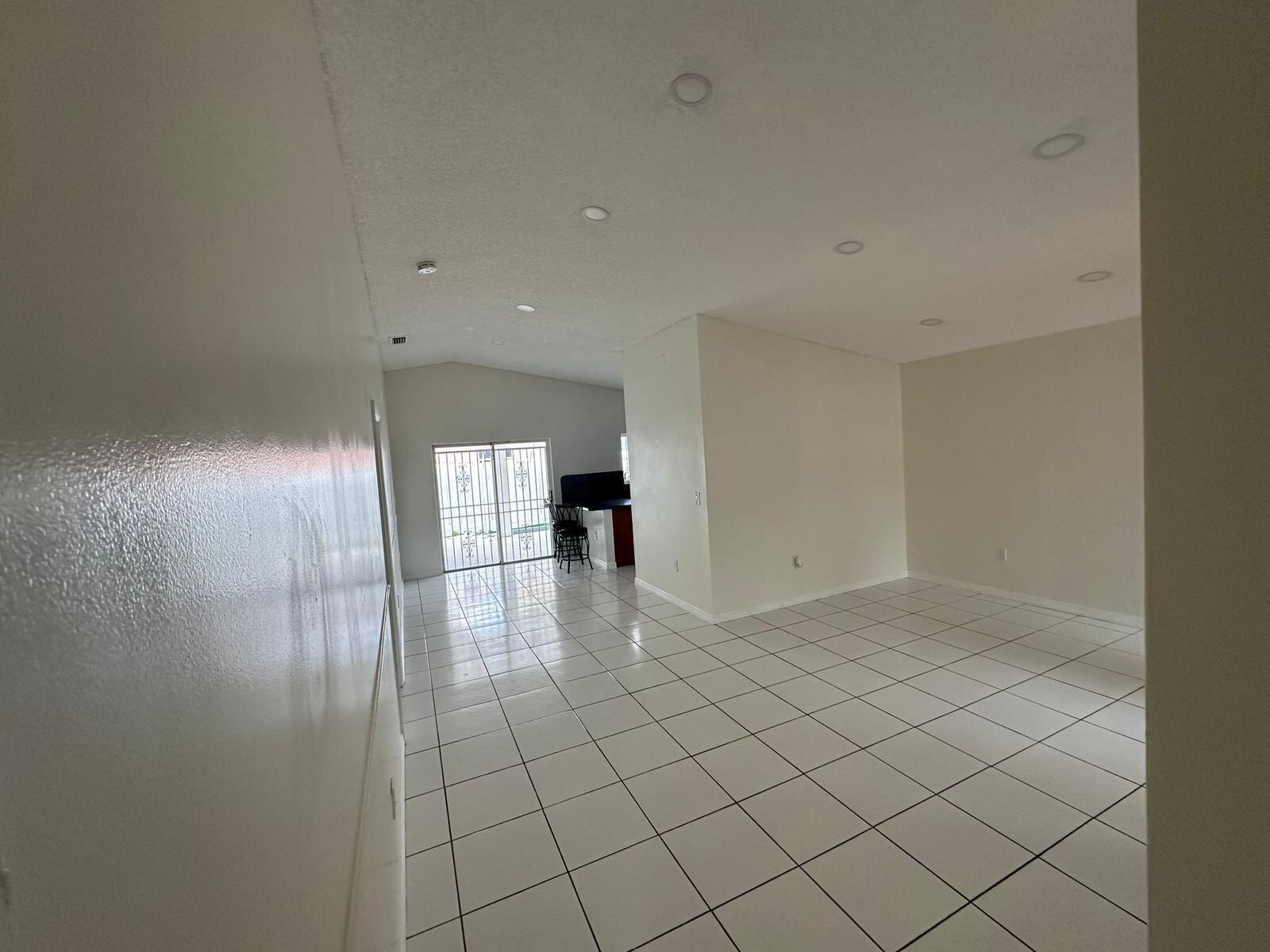 9316 NW 121st Terrace 51, Hialeah Gardens, FL 33018, Hialeah Gardens
