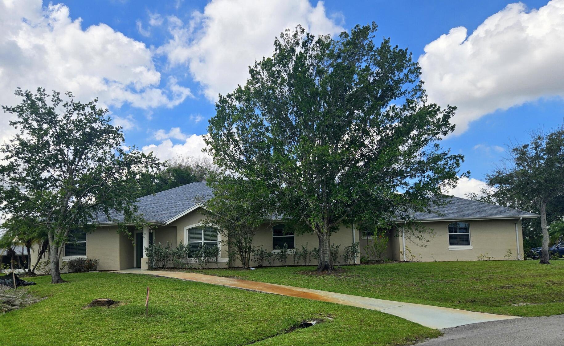 2879 SE Peru Street, FL 34984