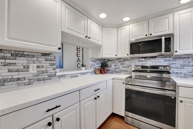 6570 Royal Palm Boulevard 210j, Royal Park Gardens I J, Margate, FL