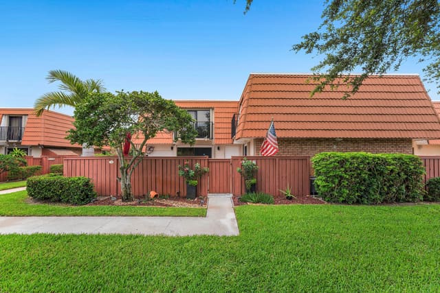 2818 Waterford Drive N, Courtyards Of Waterford, Deerfield Beach, FL