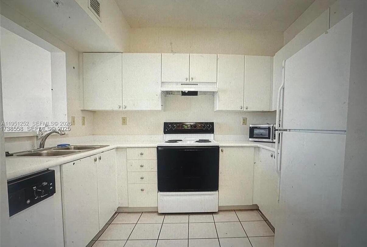 3020 NE 32nd Avenue 817 — photo 11