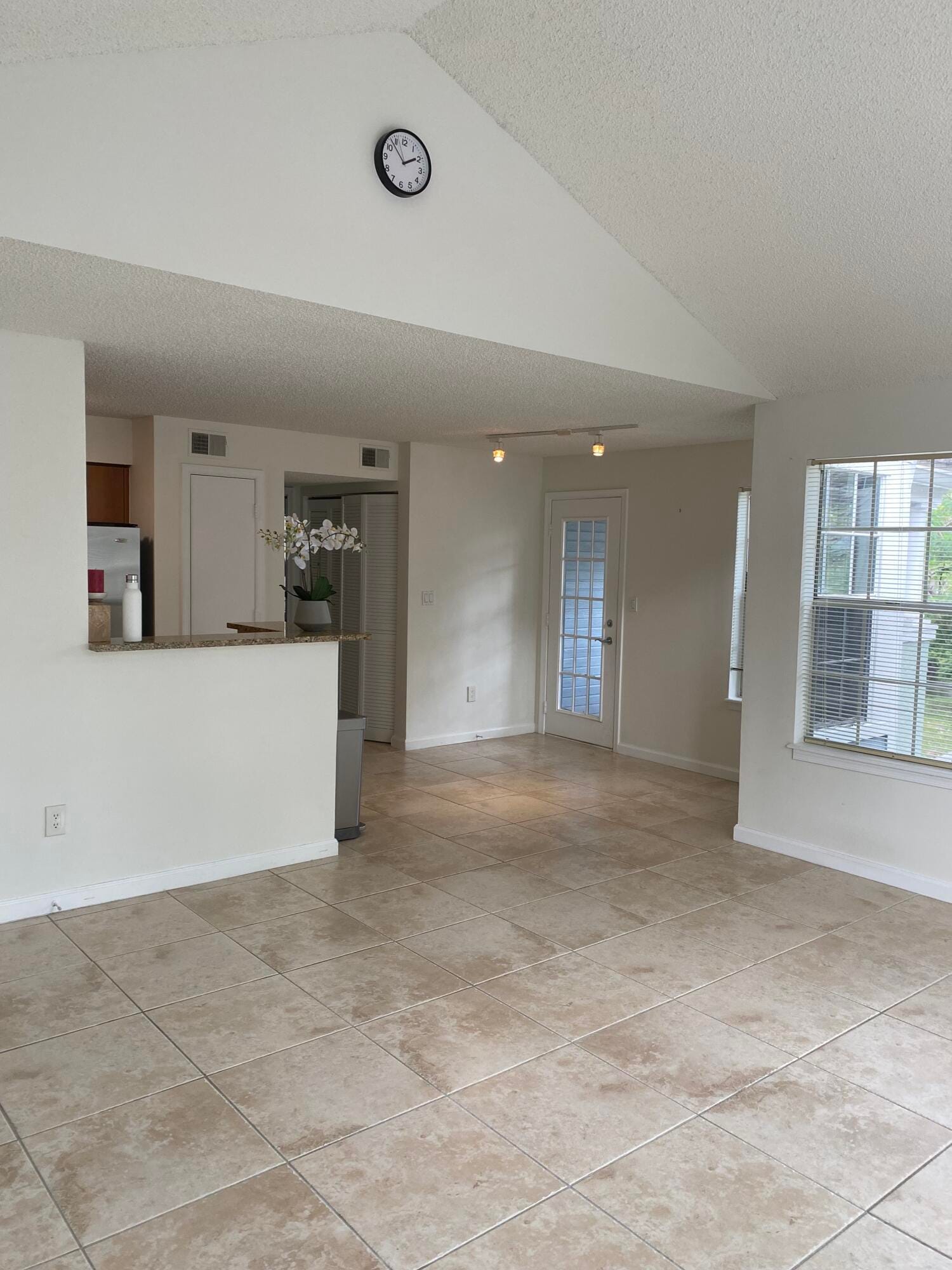 1020 Crystal Way H — photo 2
