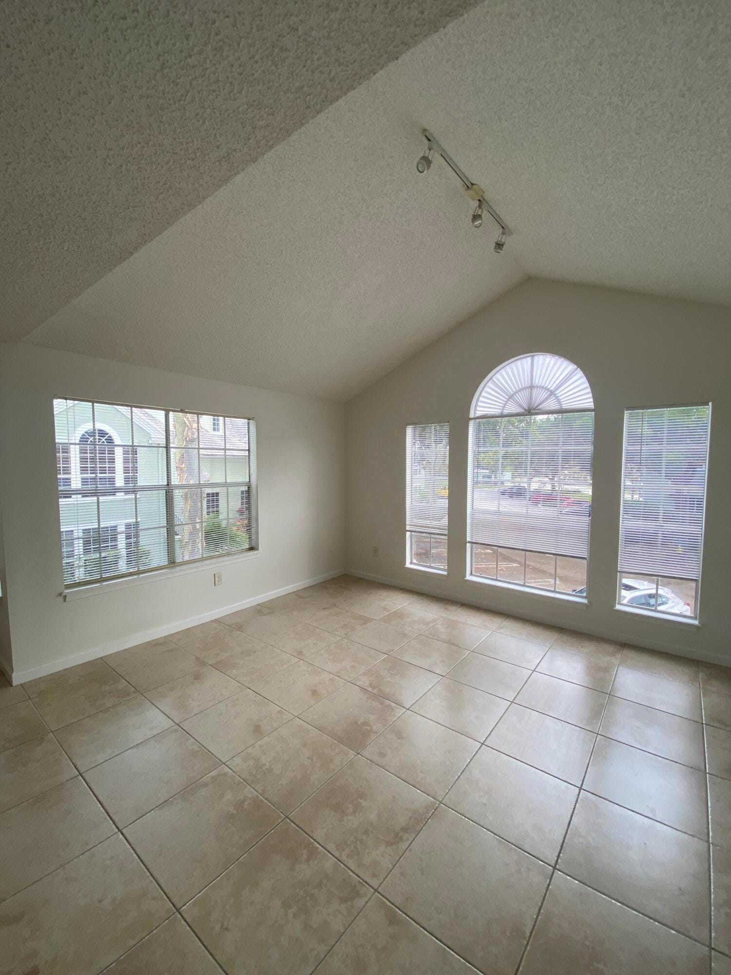 1020 Crystal Way H — photo 3