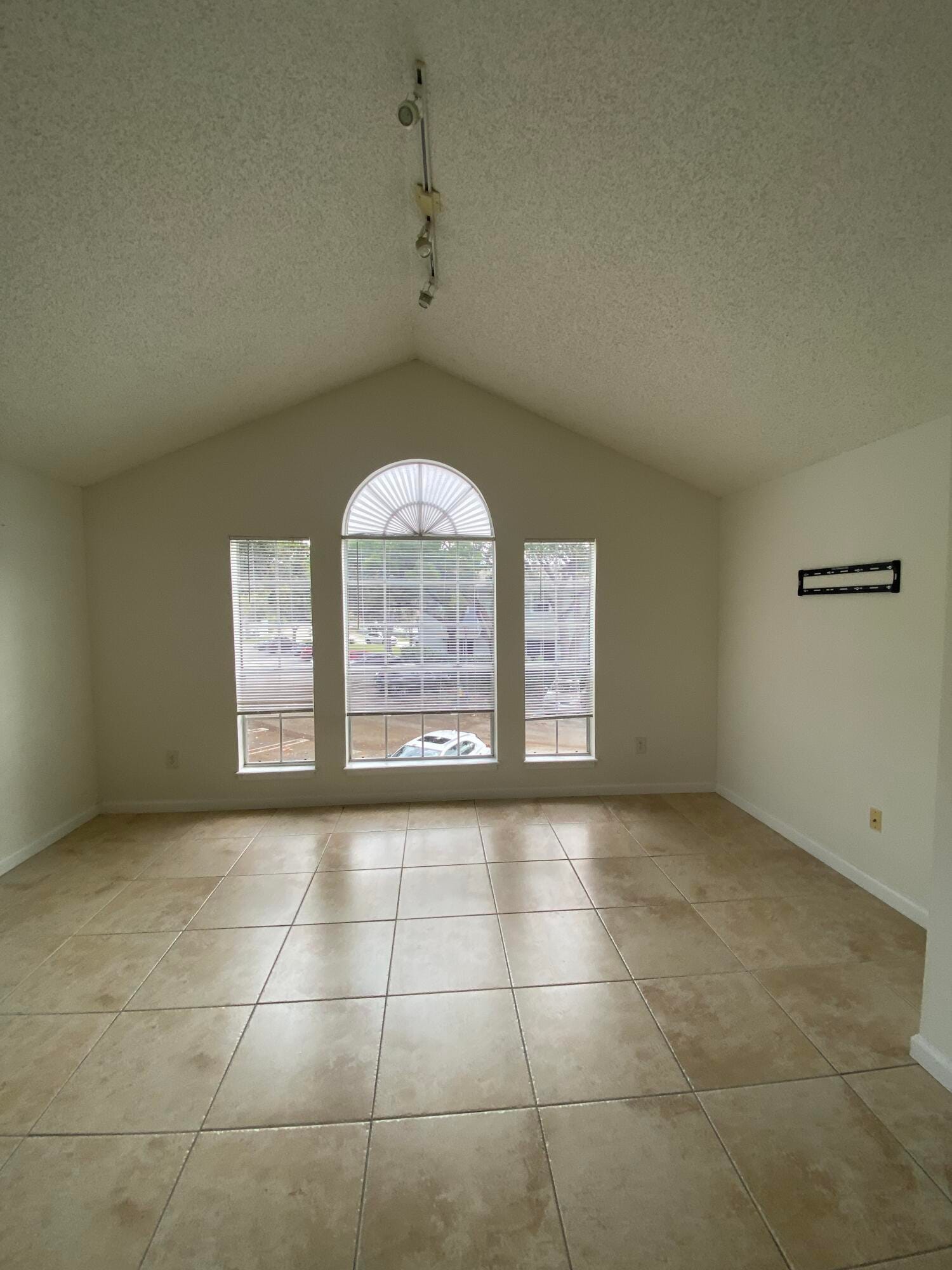 1020 Crystal Way H — photo 4