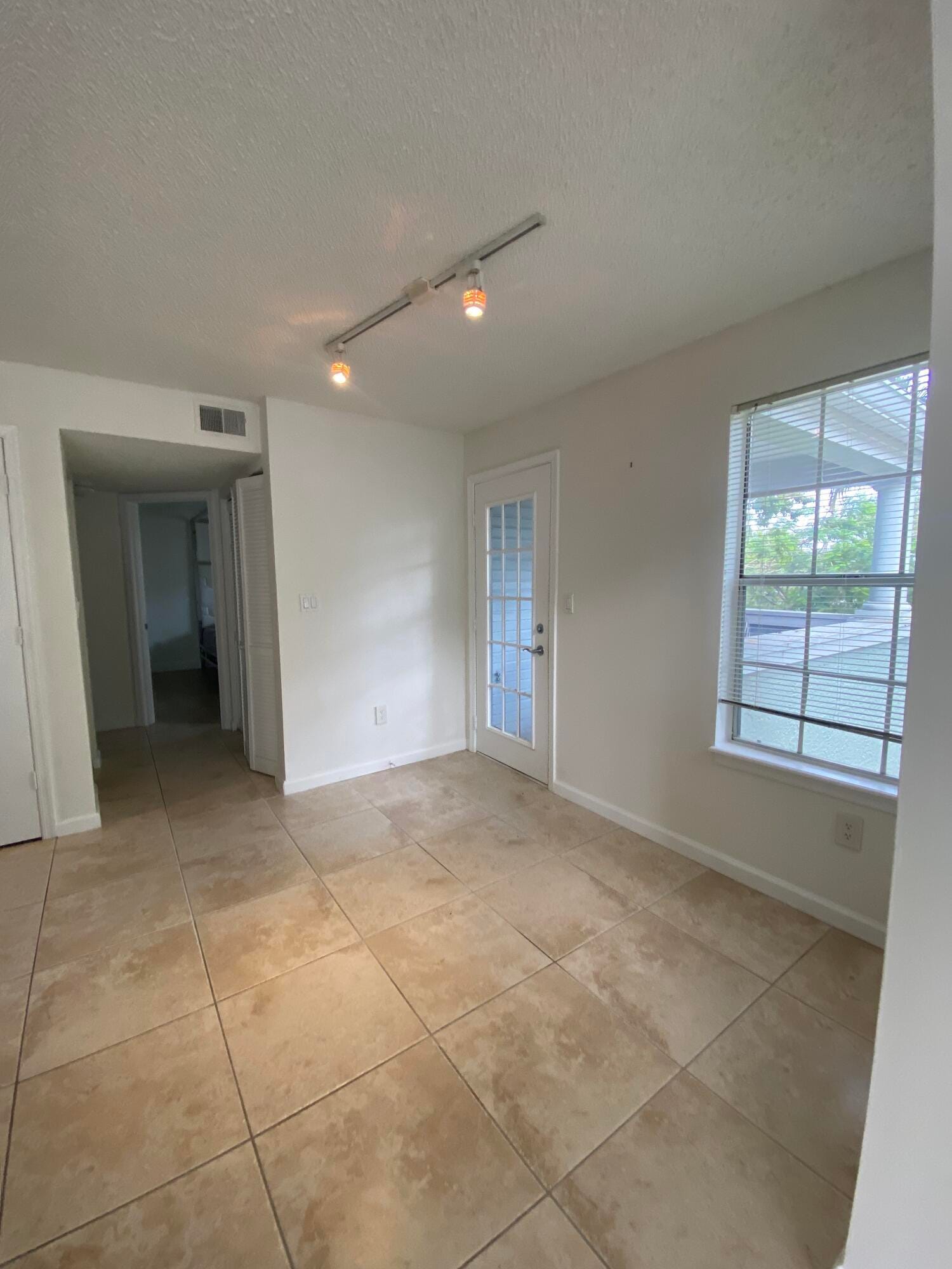 1020 Crystal Way H — photo 5