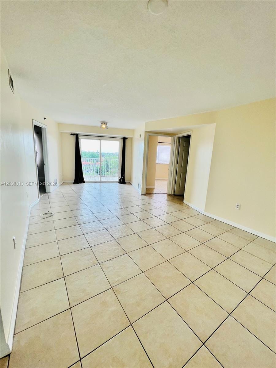 2415 NW 16th St Road 603-1, Miami, FL 33125 photo 4