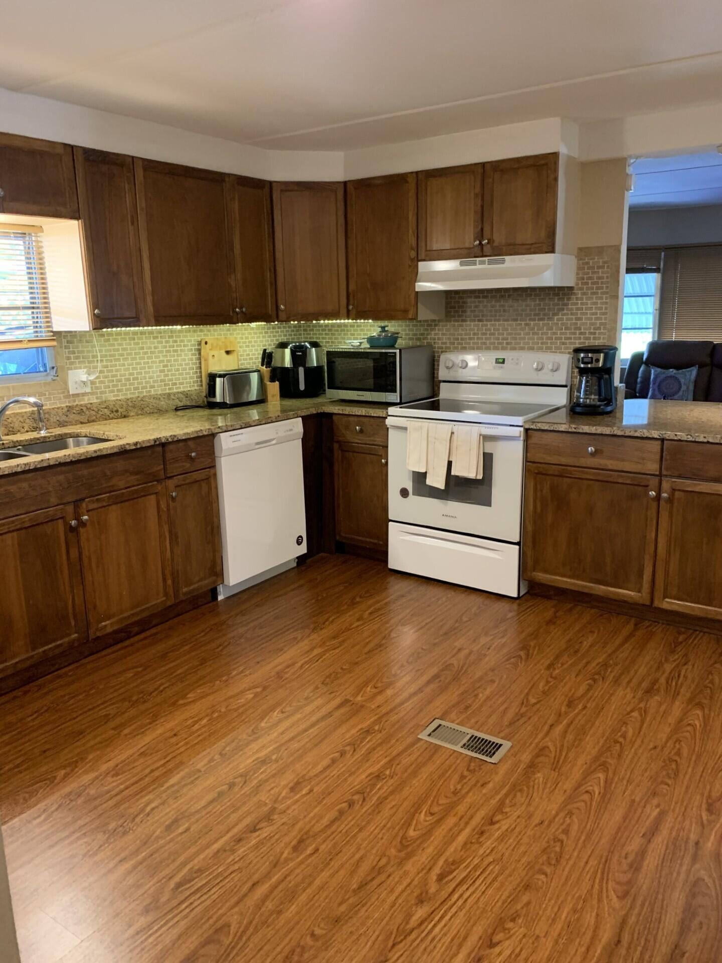 14 Del Prado Street — photo 12