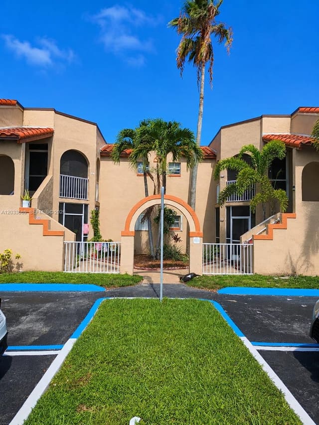 301 SW 86th Avenue 204, Pembroke Pines, FL 33025