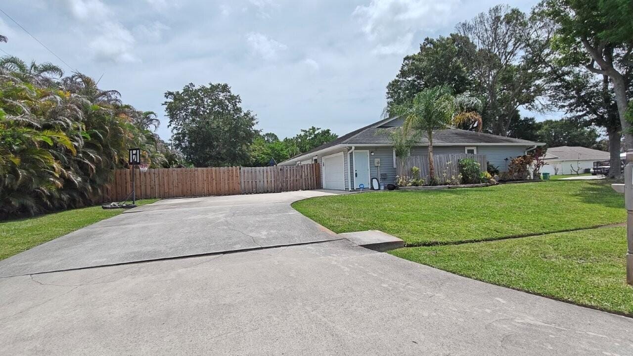 2043 SE Camilo Street — photo 2