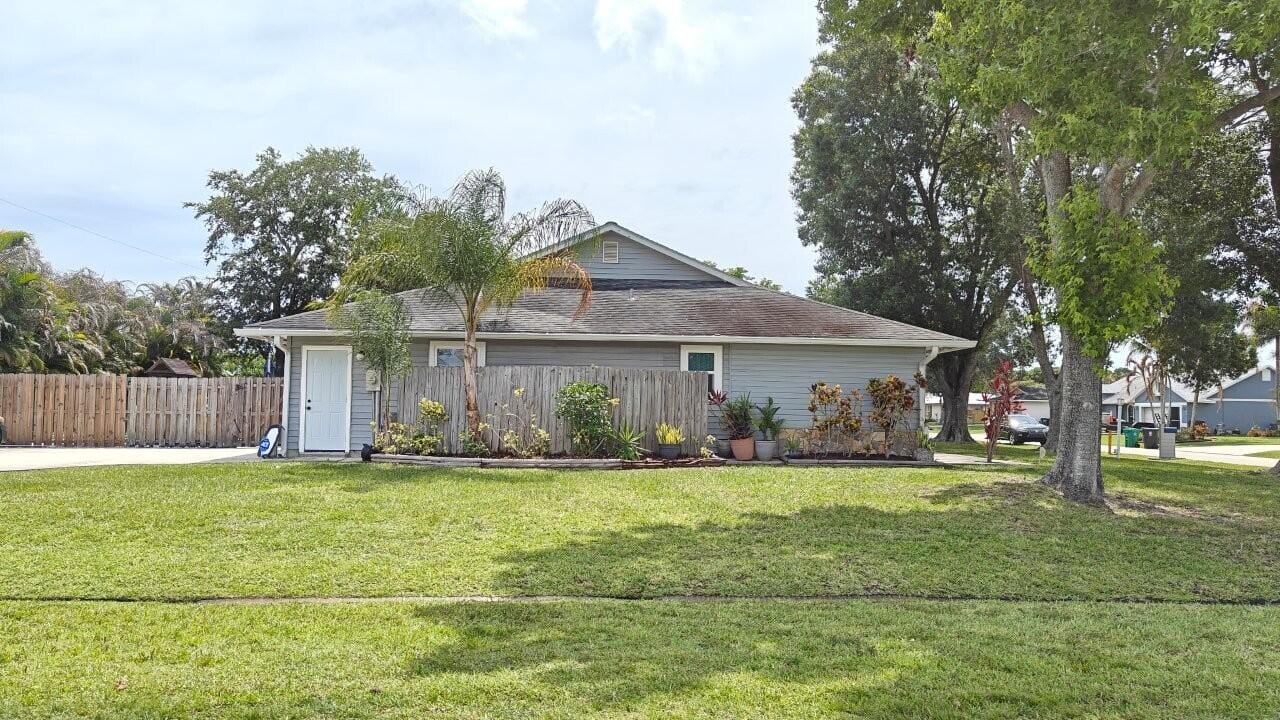 2043 SE Camilo Street — photo 3