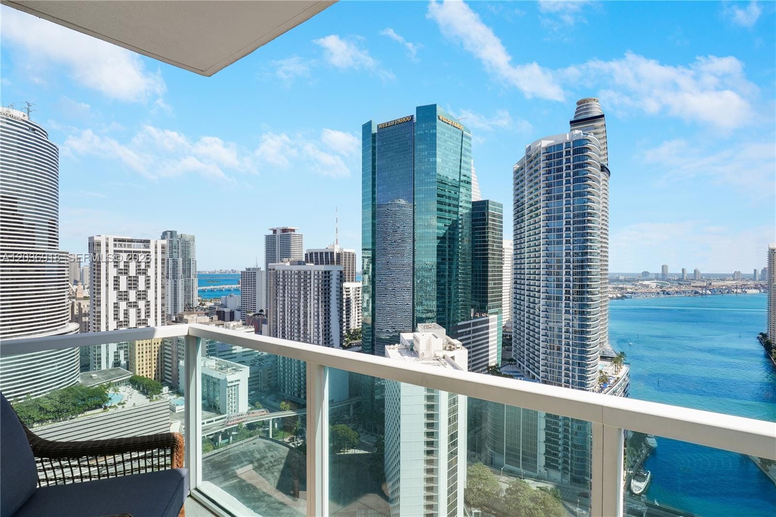31 SE 5th Street 3812, Miami, FL 33131 photo 2