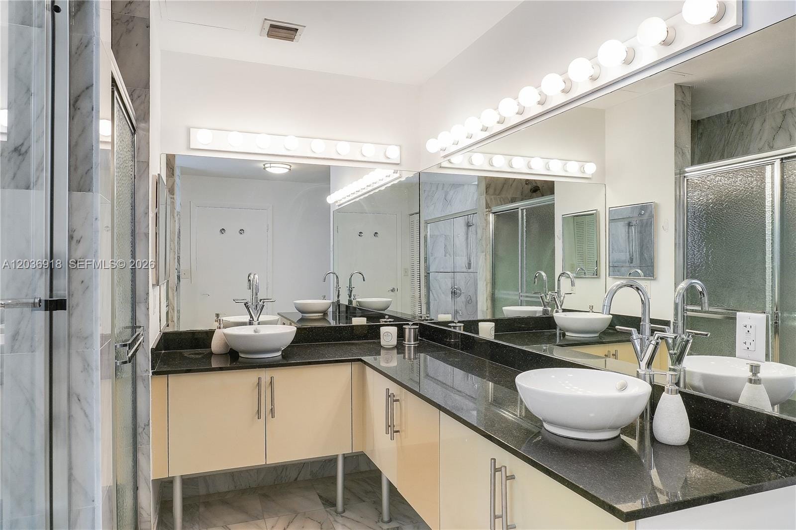 31 SE 5th Street 3812, Miami, FL 33131 photo 17
