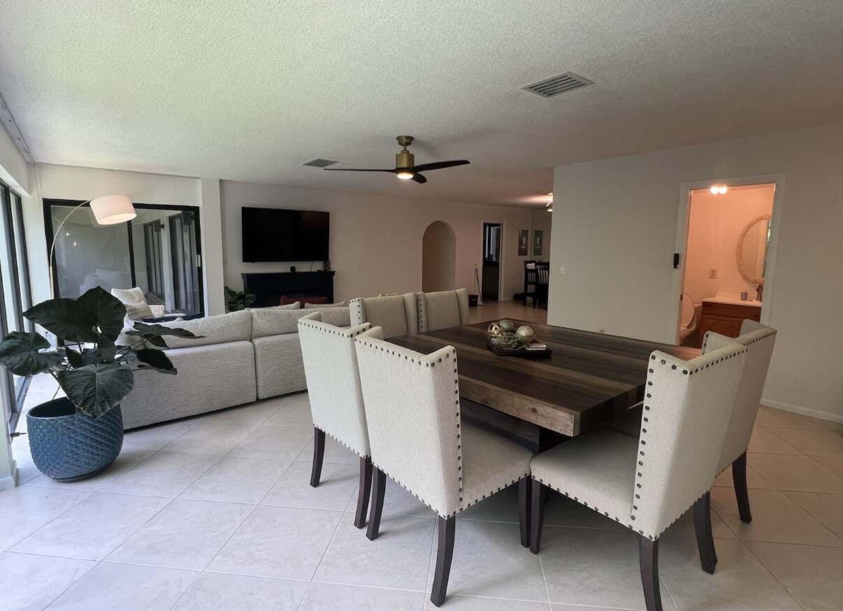 1639 Embassy Drive 202 — photo 3