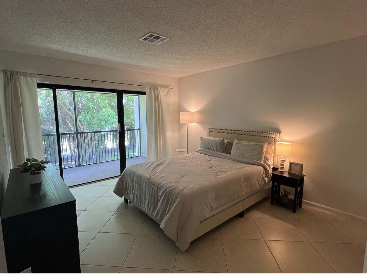1639 Embassy Drive 202 — photo 7