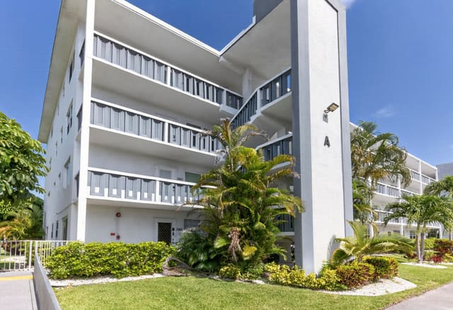 2002 Berkshire A 2002, Berkshire A, Deerfield Beach, FL