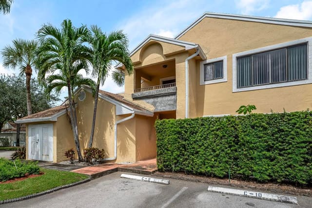 151 SW 95th Terrace 106, Tanglewood Lakes, Pembroke Pines, FL
