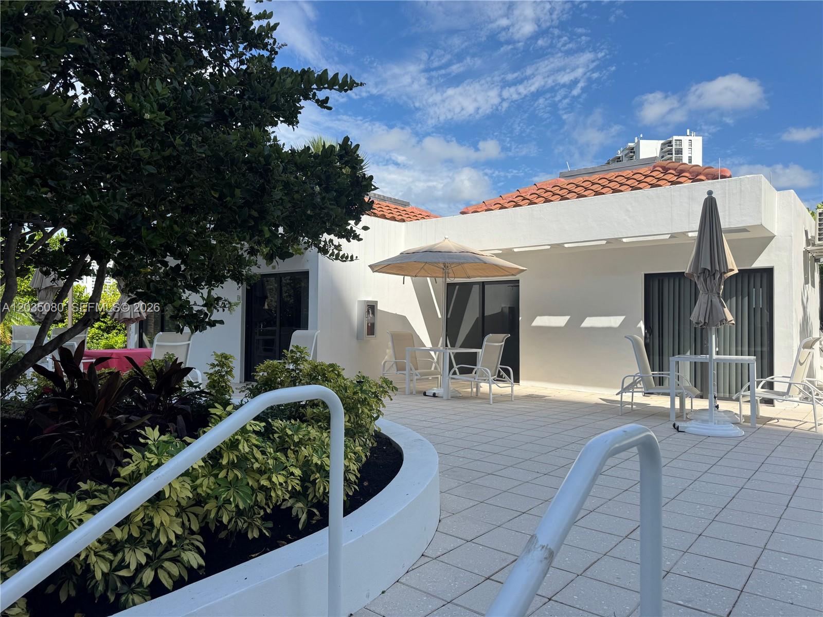 20281 E Country Club Drive CAB19, Aventura, FL 33180, Aventura
