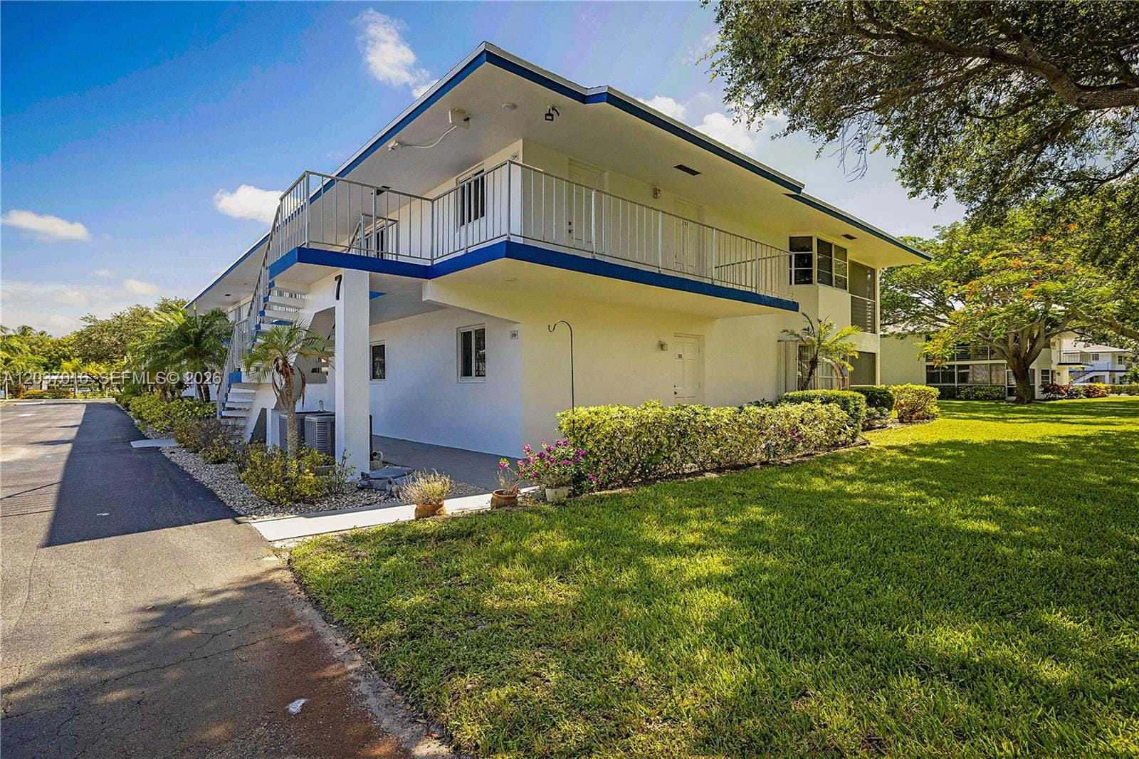 7 Westwood Avenue 106C, Tequesta, FL 33469 photo 3