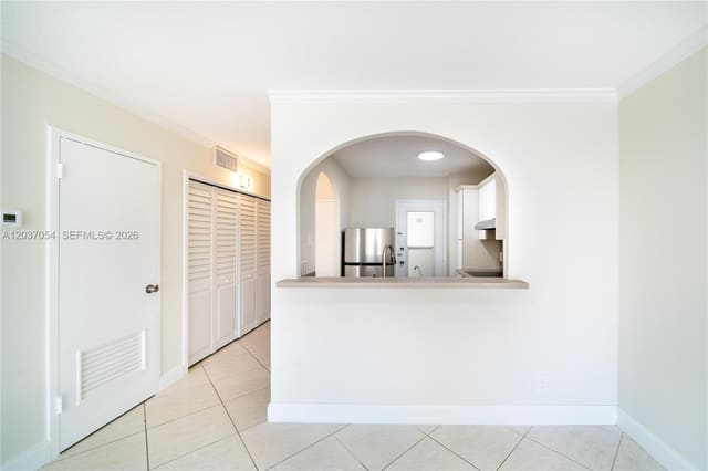 2555 NE 11th Street 310, Fort Lauderdale, FL 33304