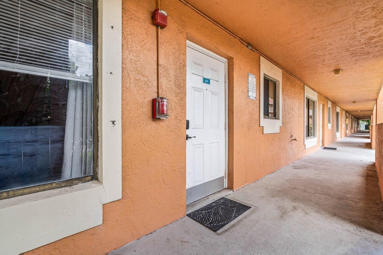 6900 SW 39th Street 101j — photo 2