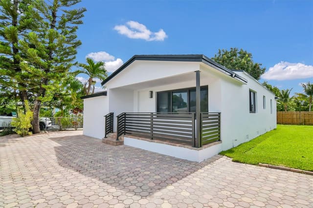 85 SW 30th Avenue, Houston Heights, Miami, FL