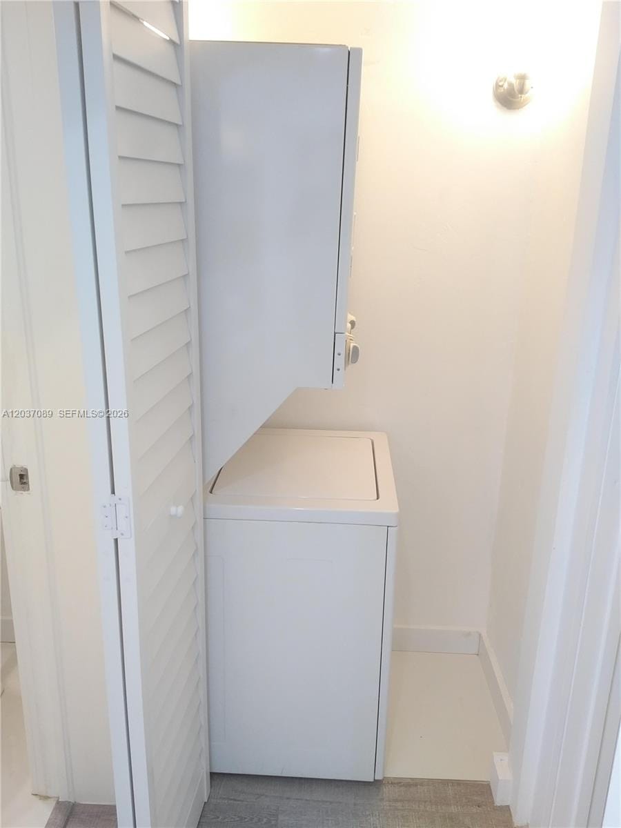 1525 Meridian Avenue 205 — photo 11