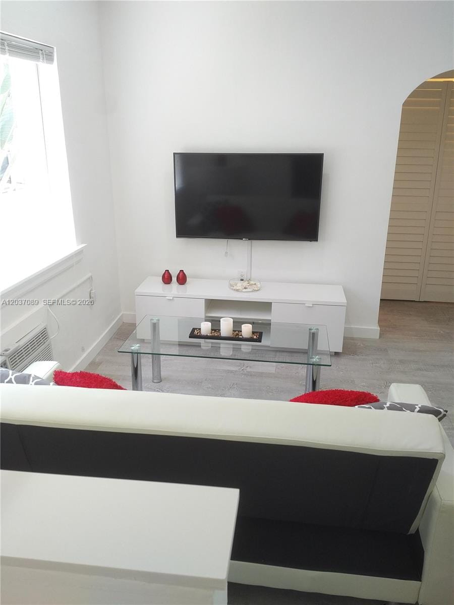 1525 Meridian Avenue 205 — photo 4