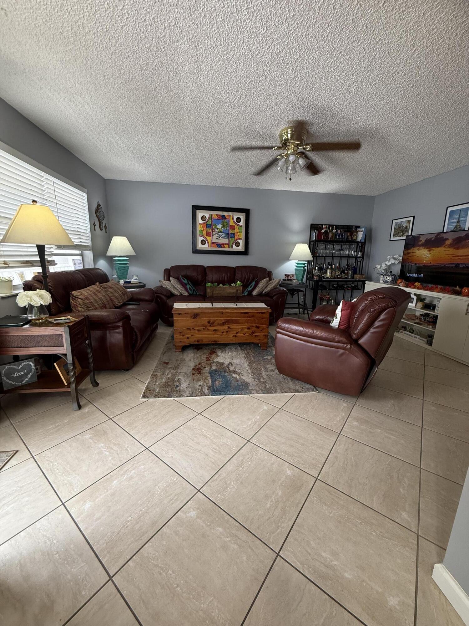 462 Normandy J — photo 2
