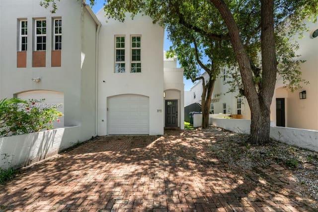3125 Paola Drive 15, Miami, FL 33133