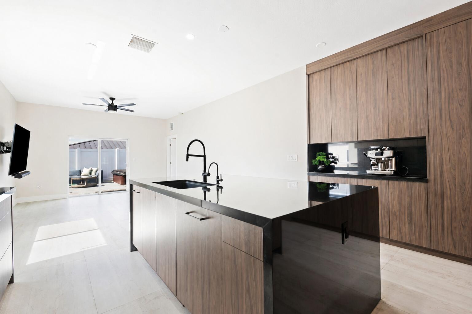 160 NE 35th Street, Oakland Park, FL 33334, Oakland Park