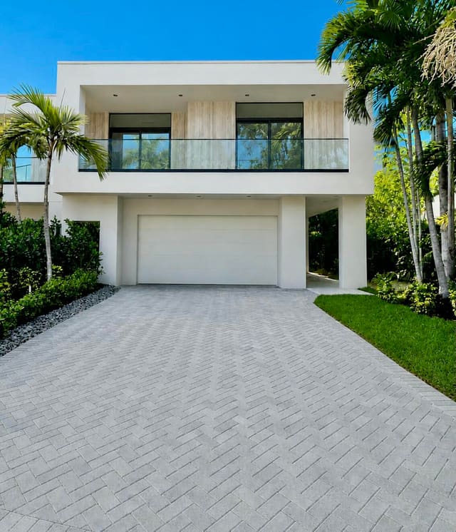 517 NE 17th Way, Fort Lauderdale, FL 33301