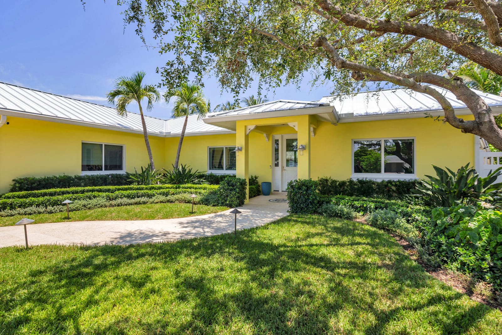 1140 Lake Clarke Drive — photo 2