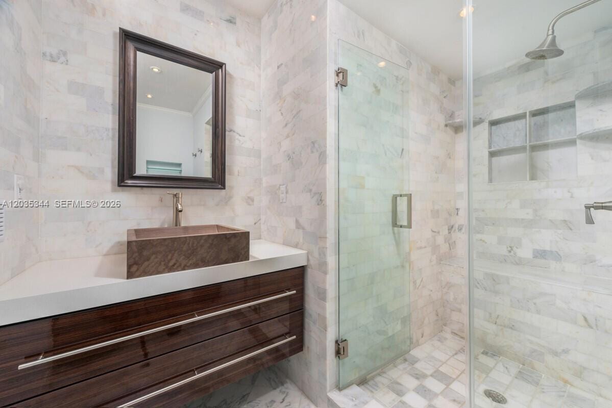 400 S Pointe Drive 307, Miami Beach, FL 33139 photo 16