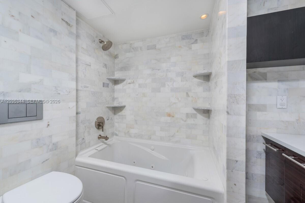 400 S Pointe Drive 307, Miami Beach, FL 33139 photo 17