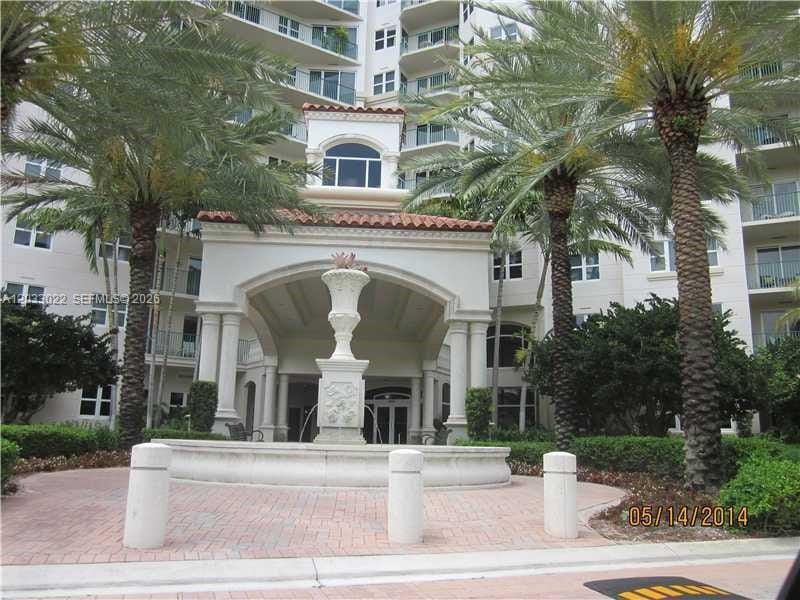 19900 E Country Club Drive 218, Aventura, FL 33180 photo 2