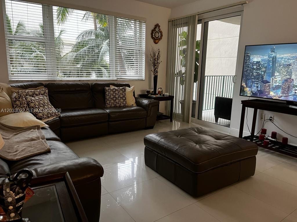 19900 E Country Club Drive 218, Aventura, FL 33180 photo 10