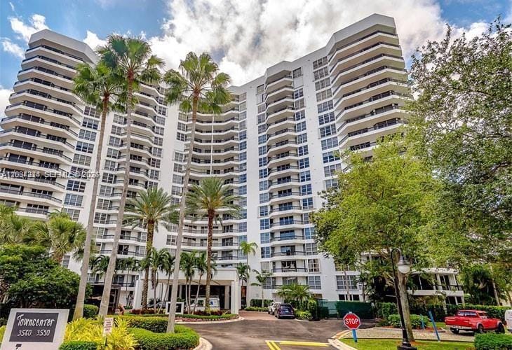 3500 Mystic Pointe Drive 2306, Aventura, FL 33180 photo 2