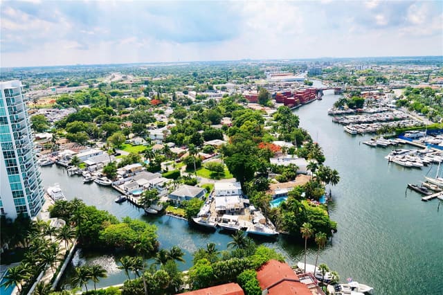 1861 S River Drive 1501, Miami, FL 33125