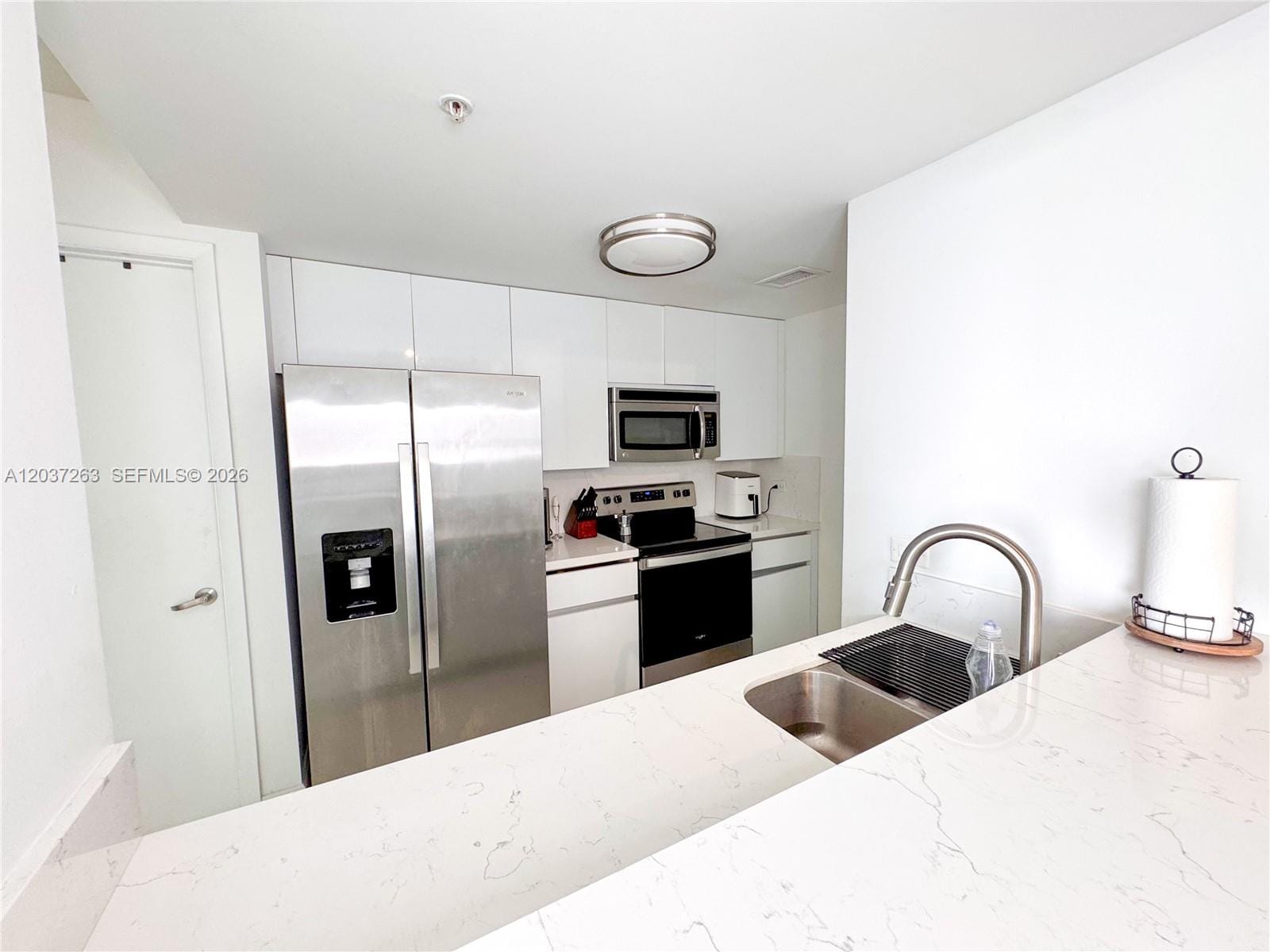 1861 S River Drive 1501 — photo 2