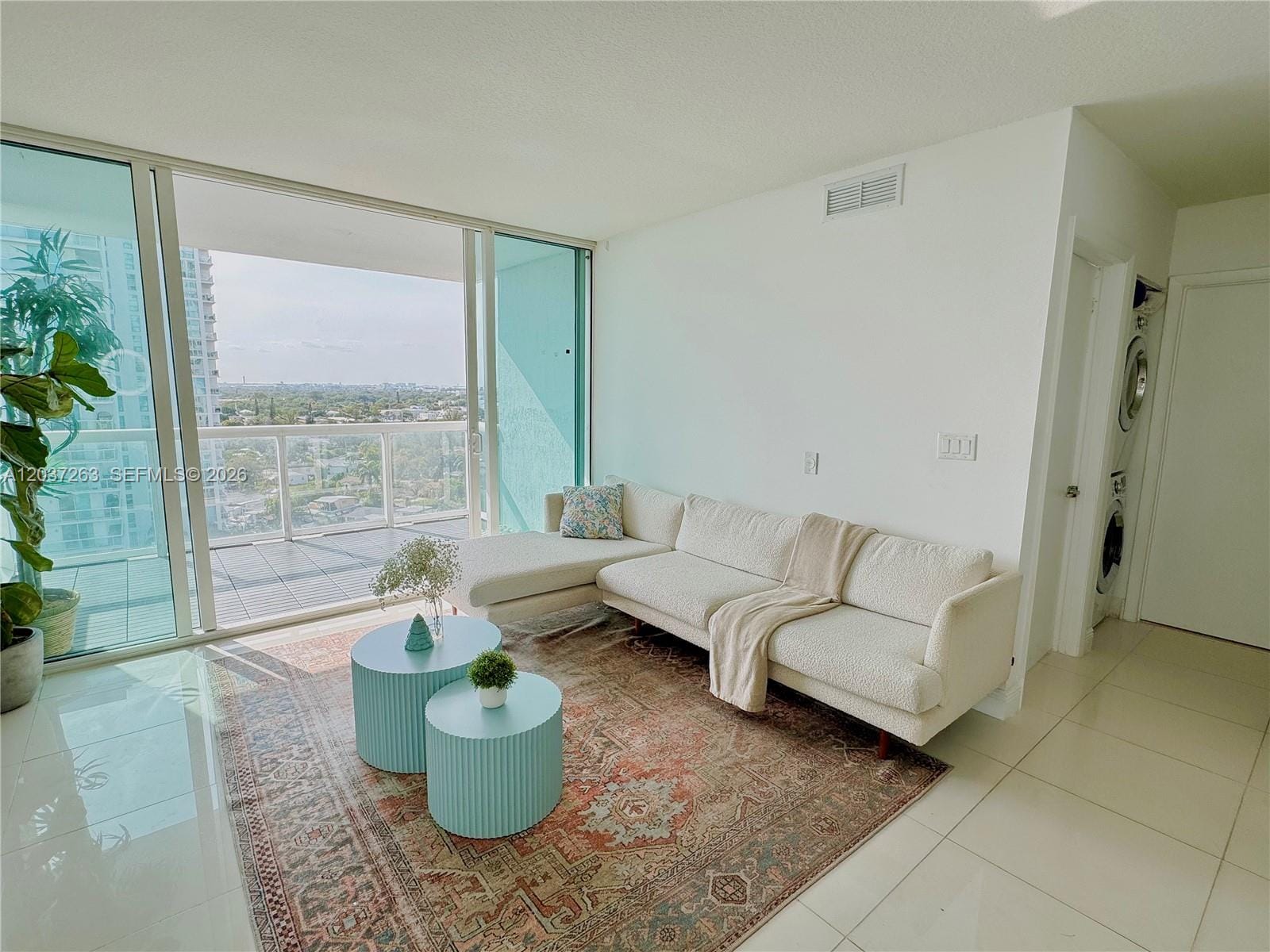 1861 S River Drive 1501 — photo 3