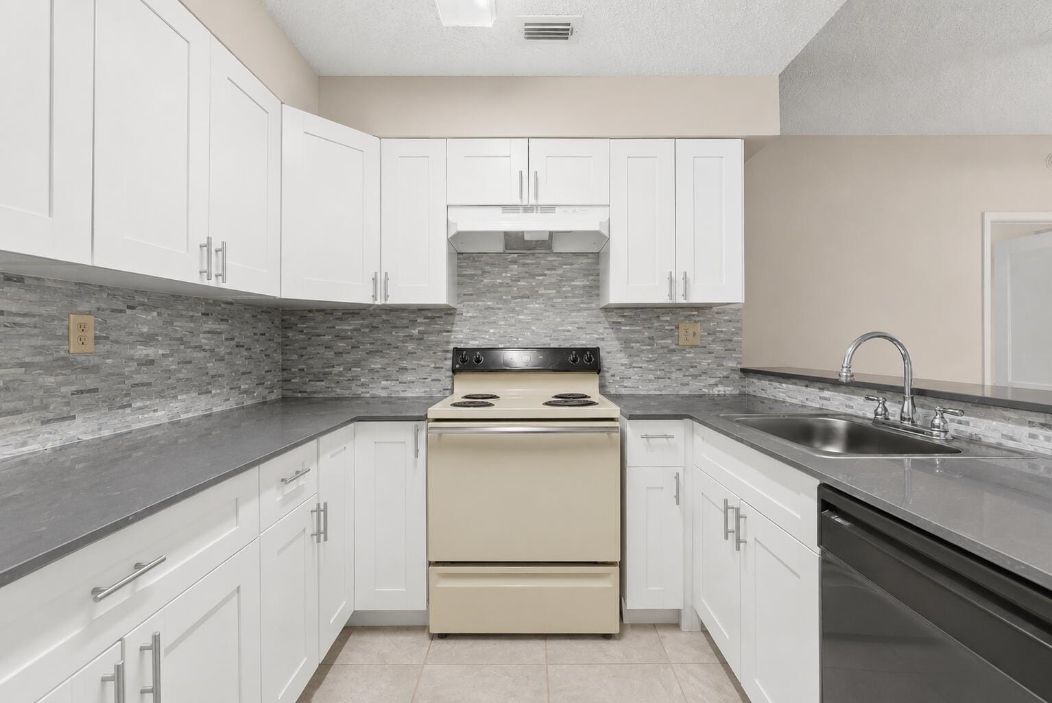 2550 SW 18th Terrace 2103 — photo 6
