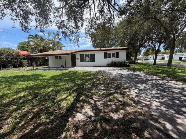 6570 Liberty Street, Hollywood, FL 33024