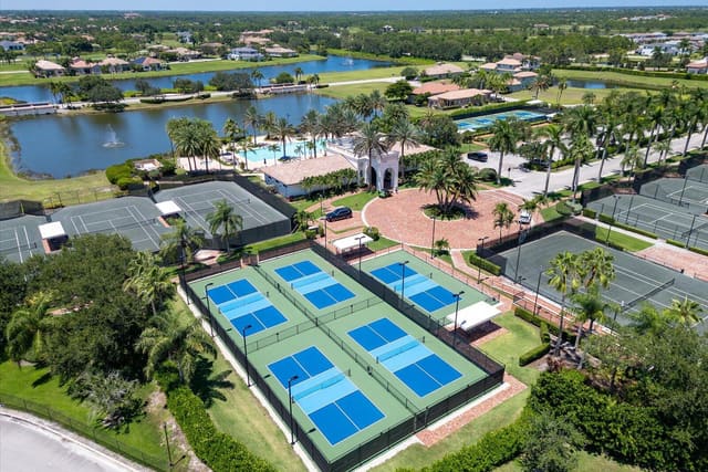 121 SE Rio Casarano, Port St. Lucie, FL 34984