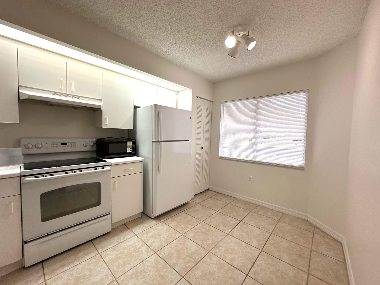 1400 SW 137 Avenue 107f, Pembroke Pines, FL 33027 photo 7