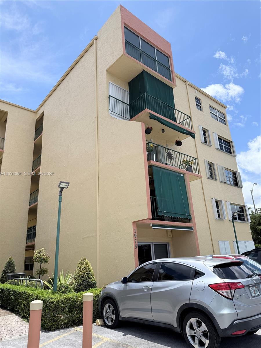 1975 W 44th Place 401, Hialeah, FL 33012, Hialeah