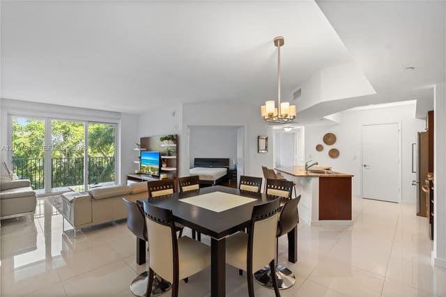 20000 E Country Club Drive 306, Turnberry Vlg No Tower Co, Aventura, FL