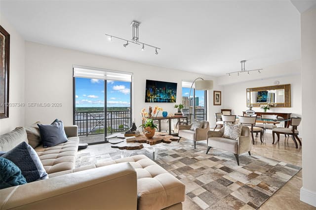 8390 SW 72nd Avenue 905, Miami, FL 33143