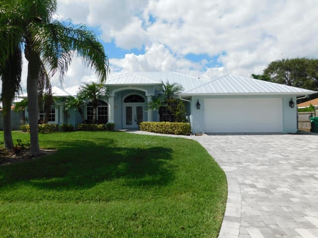 117 Queen Elizabeth Court, Hutchinson Island, FL 34949