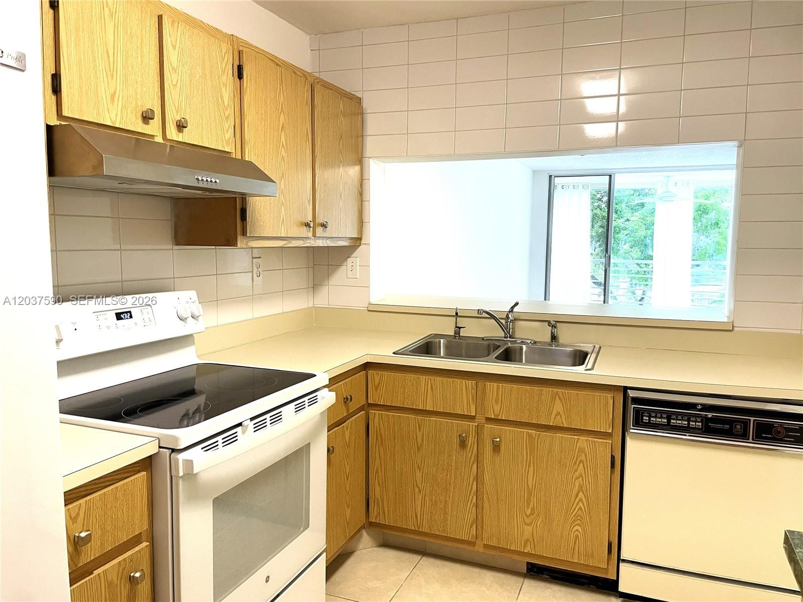 9531 Seagrape Drive 305 — photo 9